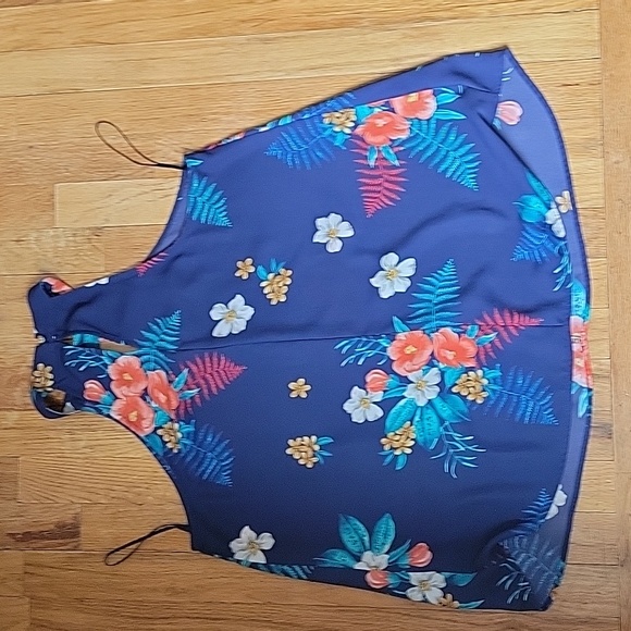 Express Floral Top - Picture 5 of 9